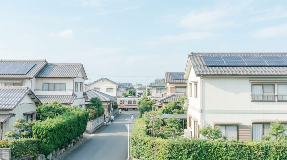 地域の暮らしと再生可能エネルギーを感じる鹿児島の街並み